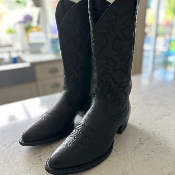 Ariat Cowboy Boots - Picture 2 of 5